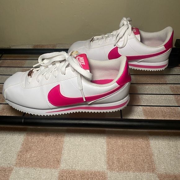 Nike Cortez sneakers. - Picture 2 of 4